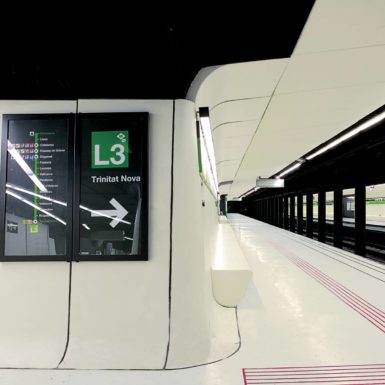 La estación de metro Drassanes fue uno de nuestros retos. Las piezas prefabricadas GRC nos permitieron crear un sistema continuo y adaptable.