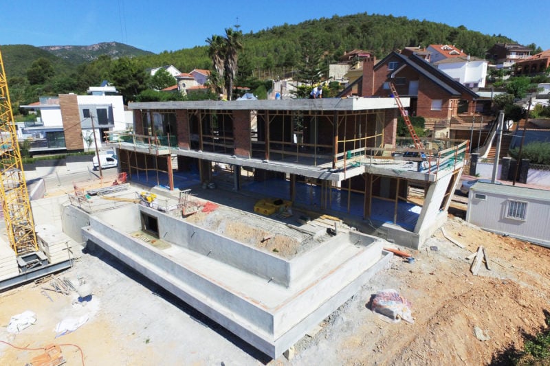 the structure of this single-family house #1510 concreting the top slab. we started the façades, the installations and the infinity pool.