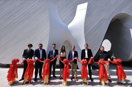 El prototipo del proyecto “The Crown” ha aterrizado en Taipei de la mano de Porcelanosa Grupo. La semana pasada ante los medios de comunicación se celebró el acto de inauguración y revelación del prototipo a escala real (1:1) de un nudo de la fachada de 4,5 metros de altura.